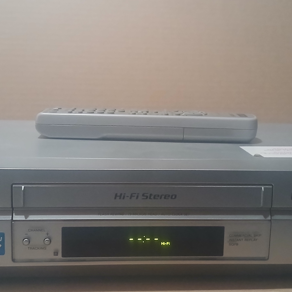 Sony Hi-Fi Stereo VCR SLV-N750 With Remote